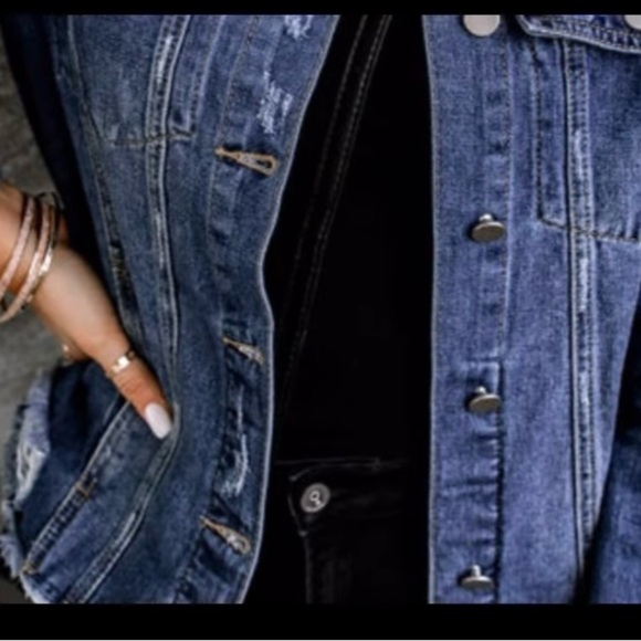 Denim jacket with distressed and raw hem design to highlight your chic style - Picture 5 of 10